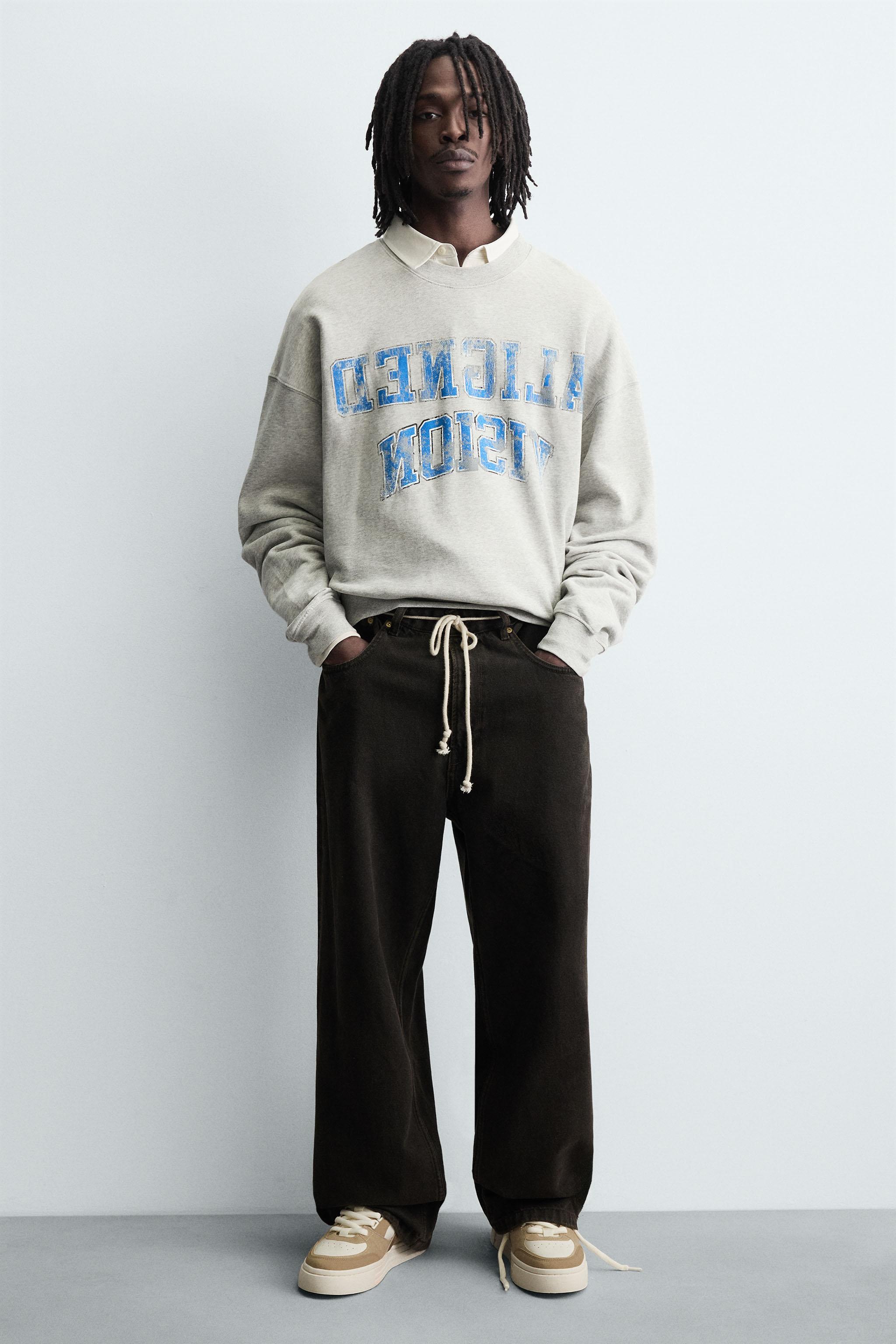 RETRO-STYLE SNEAKERS